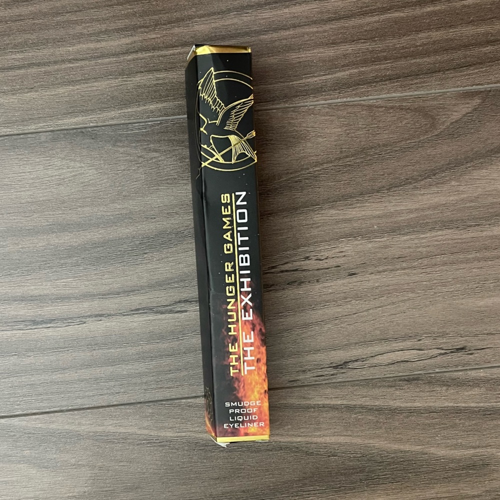 New Hunger Games The Exhibition Girl on Fire Luminous Liquid Glitter Liner